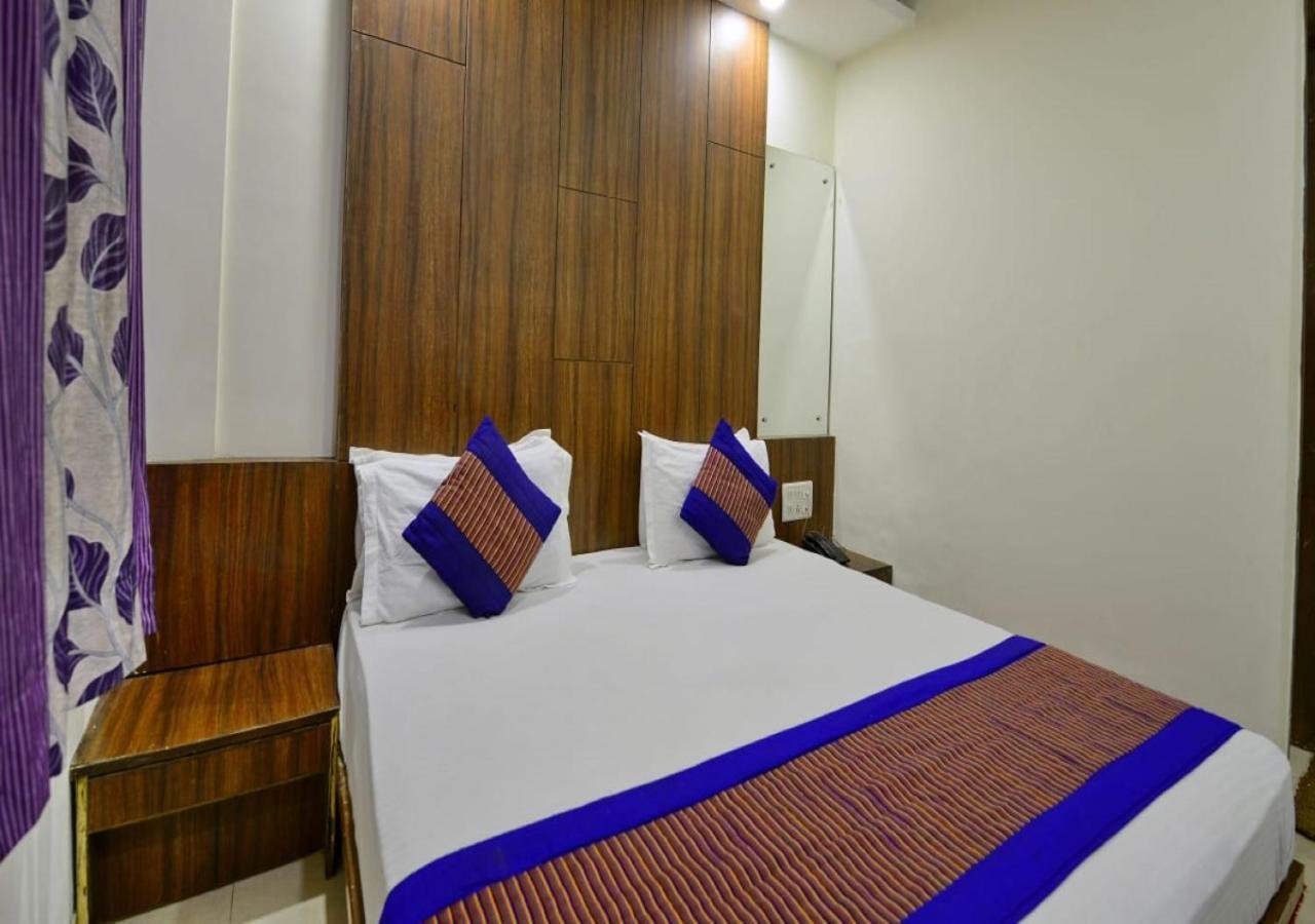 Hotel Keshew International New Delhi Exteriör bild