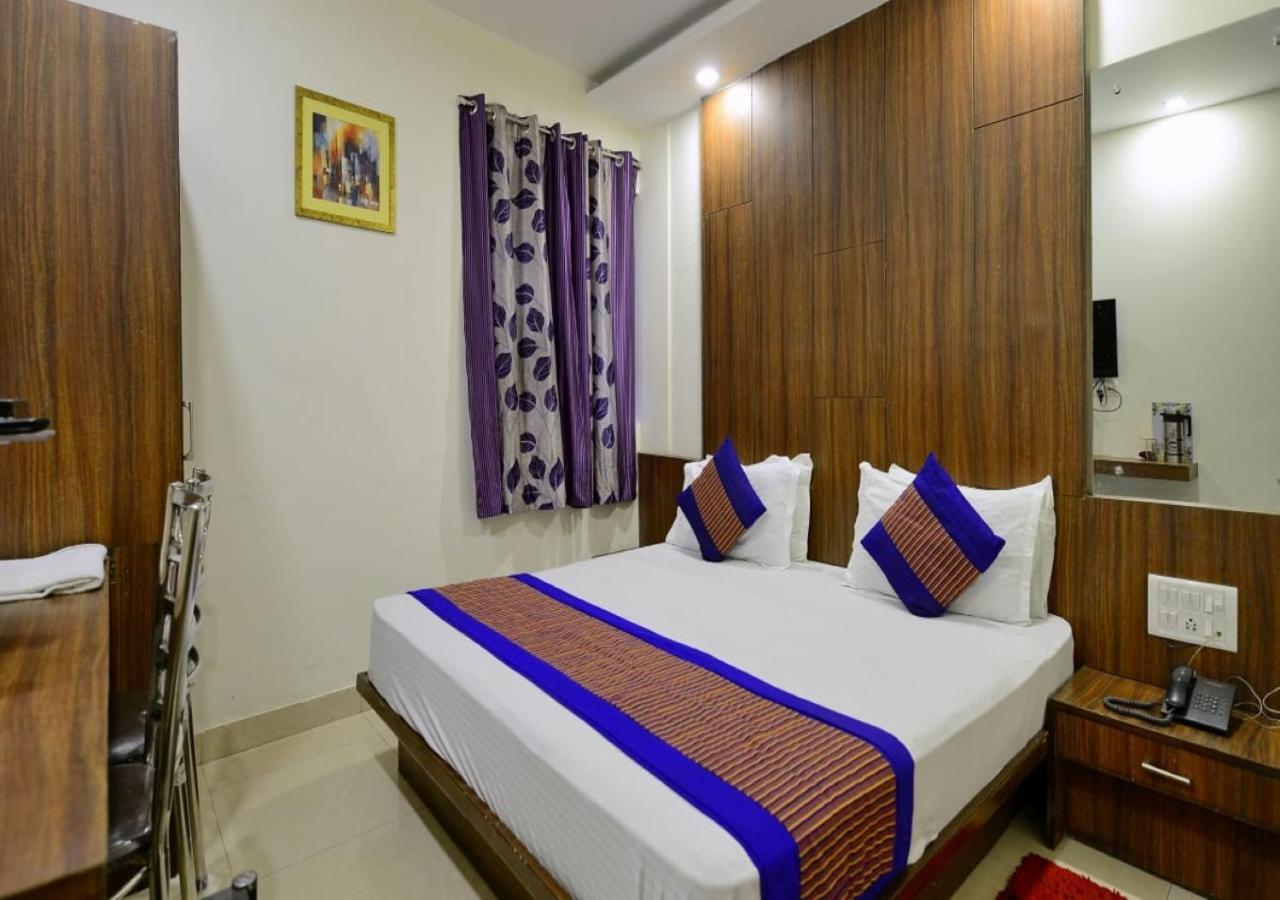 Hotel Keshew International New Delhi Exteriör bild