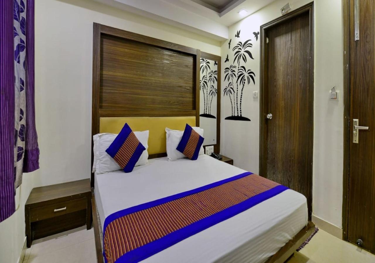 Hotel Keshew International New Delhi Exteriör bild