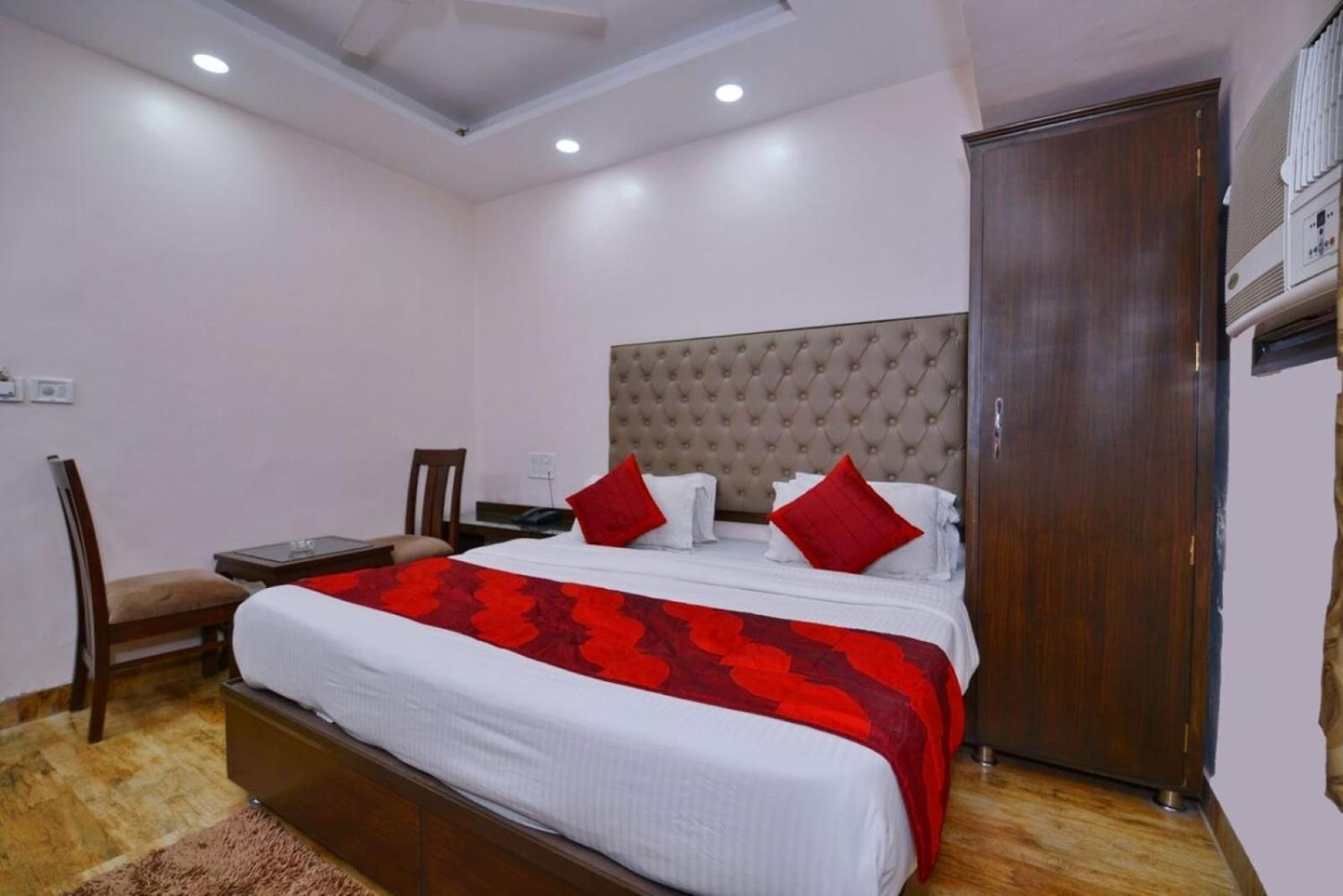 Hotel Keshew International New Delhi Exteriör bild